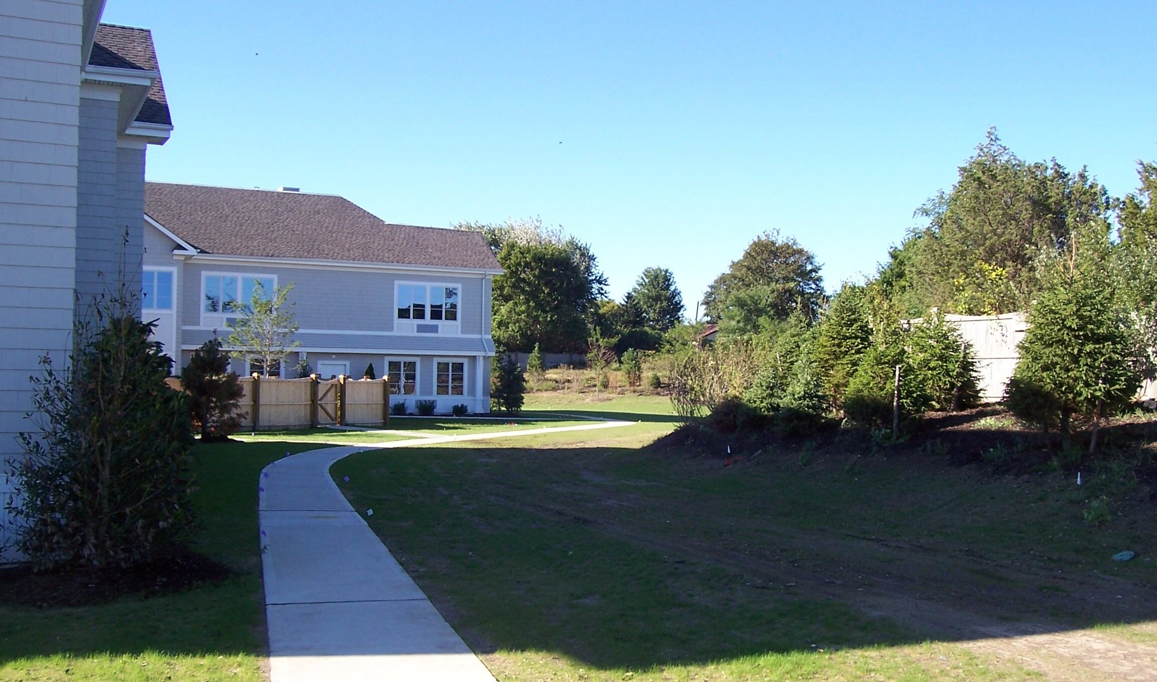 9 27 05 landscaping 006 Southampton Assisted Living