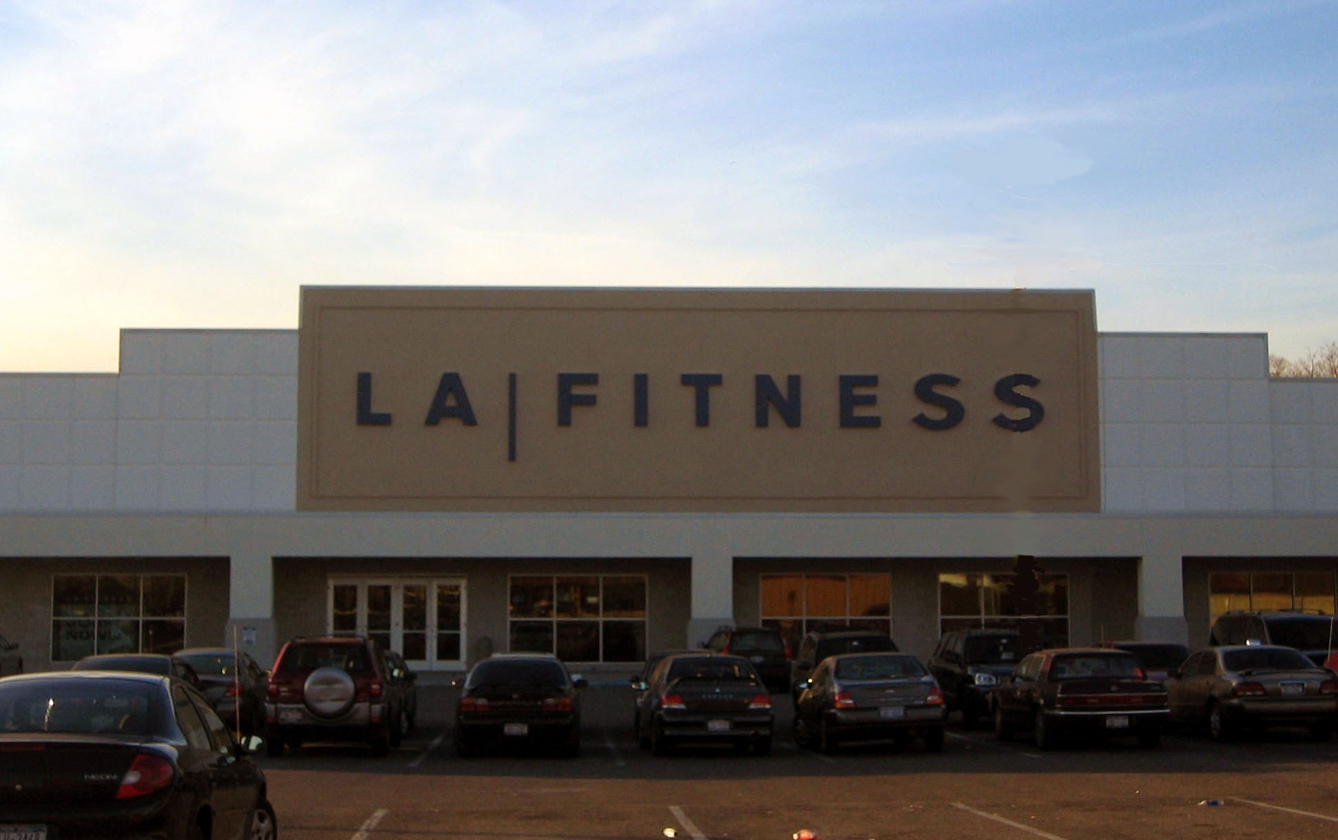 IMG_0516revised LA Fitness Farmingdale Exterior