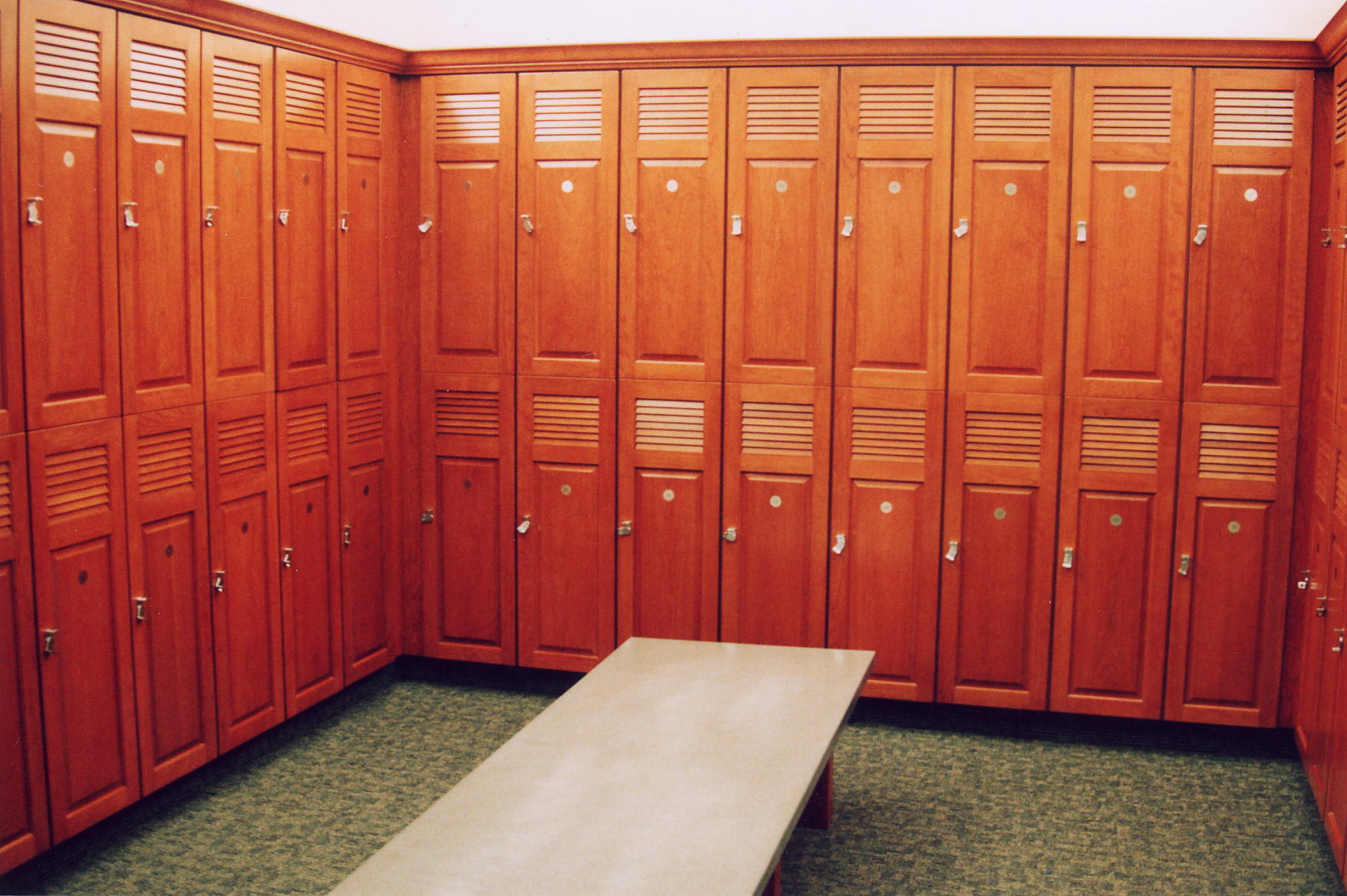Locker Room - Hor. LA Fitness Farmingdale Locker Room