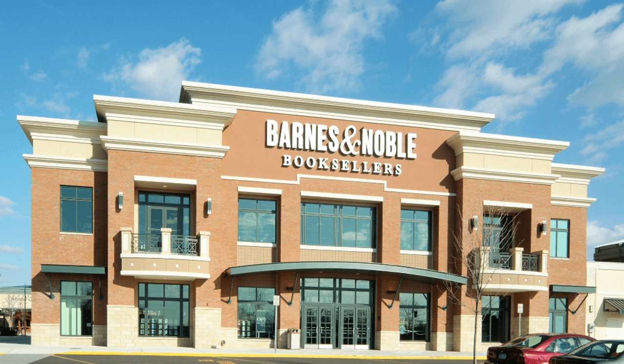 Barnes-&-Noble-(3) Barnes & Noble Lake Grove NY