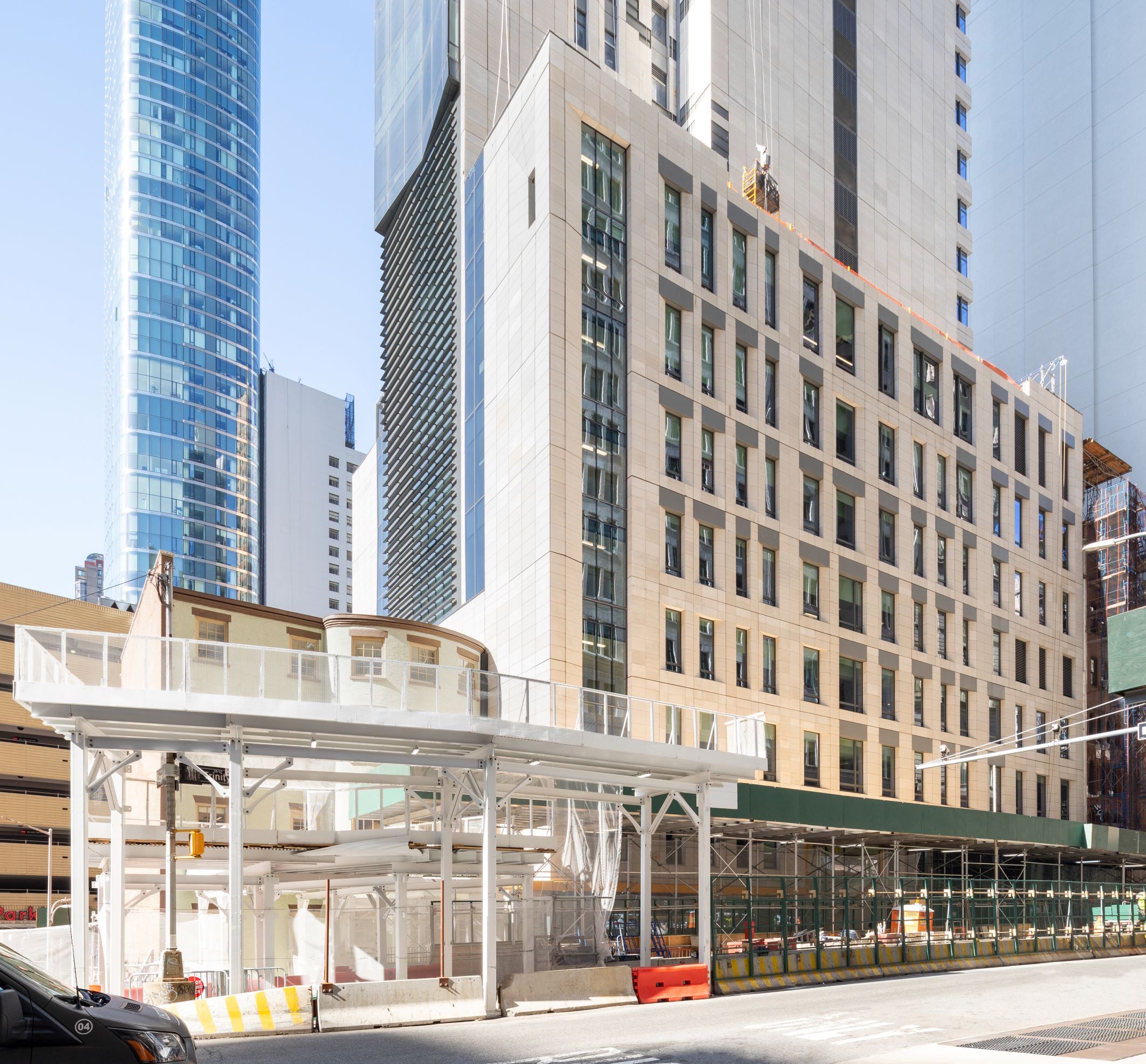 EWH PS 464M_MG_2708_WEB PS 464M Trinity Place Exterior